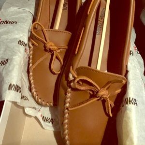 Men’s Minnetonka Camp Moc - NEVER WORN - Size 9